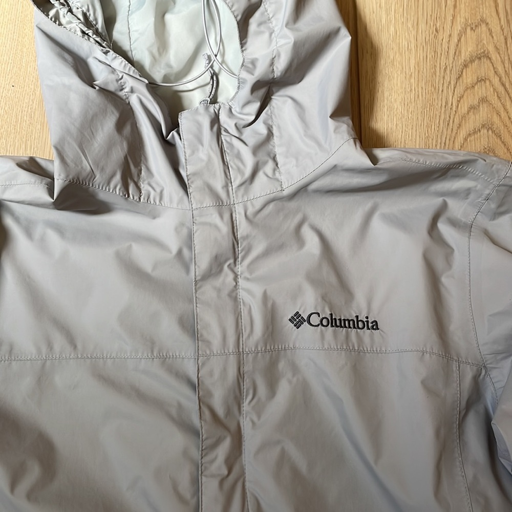 Columbia light gray lightweight jacket medium.